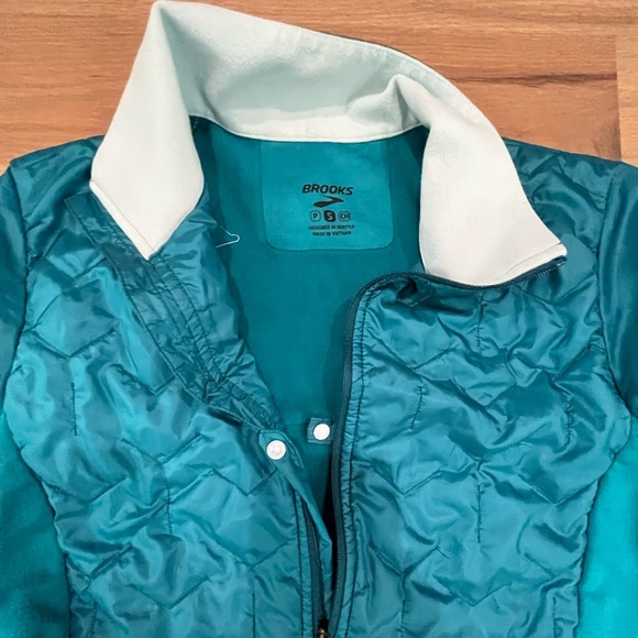 NWOT Brooks zip up active blue light jacket size small - Picture 5 of 9